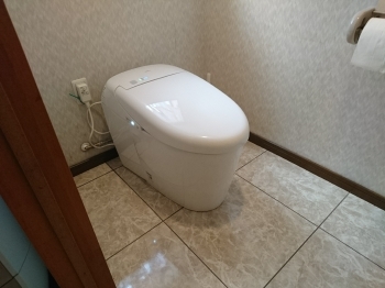 ピッキングに強いシリンダー錠、合いかぎも簡単には作れないようになっています。補助錠で1ドア２ロック。