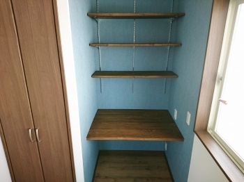 多灯照明で空間を演出しましよう。お部屋の雰囲気が変わるだけでなく、必要ないところを消すことで省エネになります。g