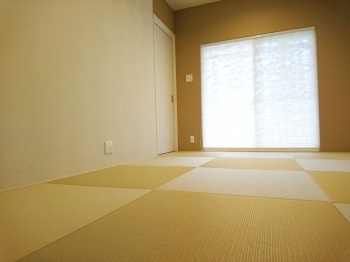 多灯照明で空間を演出しましよう。お部屋の雰囲気が変わるだけでなく、必要ないところを消すことで省エネになります。