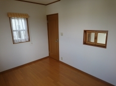 多灯照明で空間を演出しましよう。お部屋の雰囲気が変わるだけでなく、必要ないところを消すことで省エネになります。