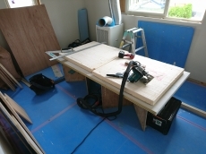 多灯照明で空間を演出しましよう。お部屋の雰囲気が変わるだけでなく、必要ないところを消すことで省エネになります。