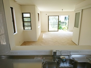 雨戸をシャッターにしませんか？音も光もさえぎり、安眠効果抜群！