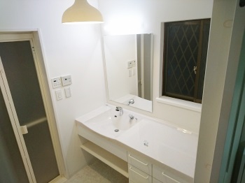 調湿できる壁、パネルタイプ・タイルタイプなど簡単に取り付けられます。