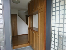 雨戸をシャッターにしませんか？音も光もさえぎり、安眠効果抜群！g