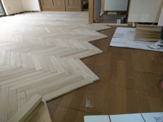 高断熱ガラスで外からの熱気を通さず、冷気をもらしません。窓周りで暑さのコントロール　