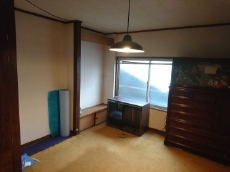 タンクレストイレで広々。トイレ掃除はトイレにお任せ。