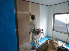 　センサー水洗付きでハンドルに触れずに手が洗える。清潔です。