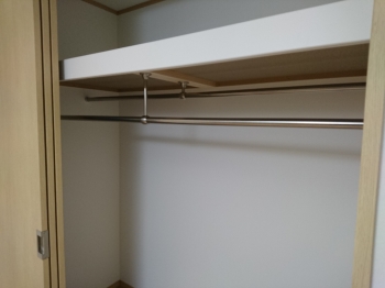 スイッチプレートひとつでお部屋の雰囲気が変わります。目立たないけれど、センスの見せ所になりますよ。