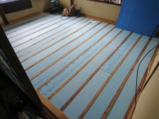 保温性の高い浴槽にするなら、窓の交換もお忘れなく。追い炊きの回数が減って、エコになります。