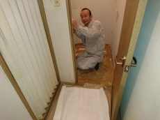 心機一転新しい玄関にしませんか、カバー構法なら一日で施工完了できます。　