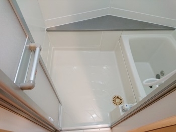 屋根の塗装は遮熱塗料で夏を快適に。部屋の温度が2・3度下がります　