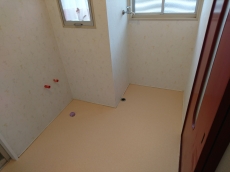 浴室ドアの換気口、汚れやすいのが悩みですよね。クリナップから取り外して洗える換気口、パッキンも見えなくなりました　