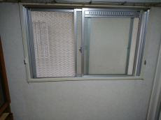 外壁はここをチェック。ヒビ、コーキングの切れ、白い粉がつく、こけや水垢、割れ