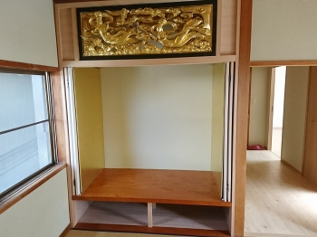 くつろぎタイムにはやっぱり畳。肌触りがよく柔らかい。最近は擦れや水に強い素材もあり、耐久性もたかくなっています。　