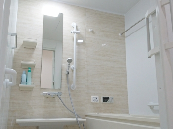 複合フローリングは傷がつきにくく、お手入れ簡単。機能もいろいろあります。