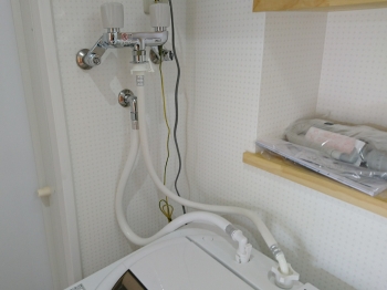 無垢フローリングは木の質感や香りが味わえて、夏はさらり、冬は温かみがあります。 