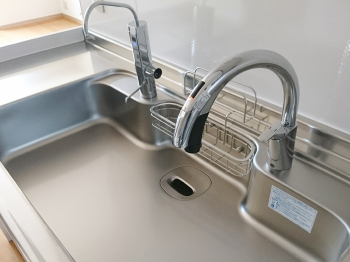 複合フローリングは傷がつきにくく、お手入れ簡単。機能もいろいろあります。