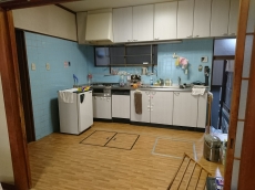 くつろぎタイムにはやっぱり畳。肌触りがよく柔らかい。最近は擦れや水に強い素材もあり、耐久性もたかくなっています。　