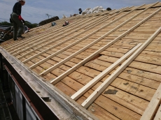 耐震工事も住みながらできます。既存の壁に耐震補強し外壁材を重ねれば廃材も出ません。