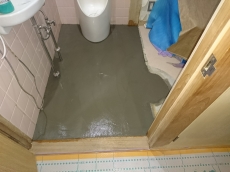 複合フローリングは傷がつきにくく、お手入れ簡単。機能もいろいろあります。