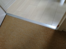 外壁塗装の費用の目安は60万円から90万円。アクリル・ウレタン・シリコン・フッ素の順に高くなります。