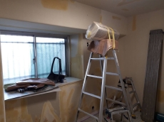 収納に困っているあなた!大工さんが欲しいところにピッタリのサイズの棚造ります。