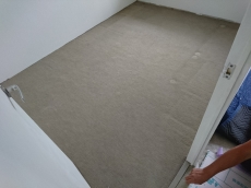 スリット入りのフェンスや半透明で中の様子がわかる外壁で泥棒の入りにくい家にしましょう。