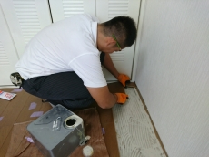 スリット入りのフェンスや半透明で中の様子がわかる外壁で泥棒の入りにくい家にしましょう。