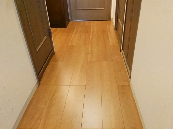 靴箱をクローゼットタイプにすれば靴以外もたっぷり入ってすっきり玄関に