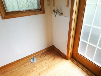 台風や長雨の来る前に傷んだ波板を取り換えておきましょう