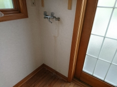 台風や長雨の来る前に傷んだ波板を取り換えておきましょう