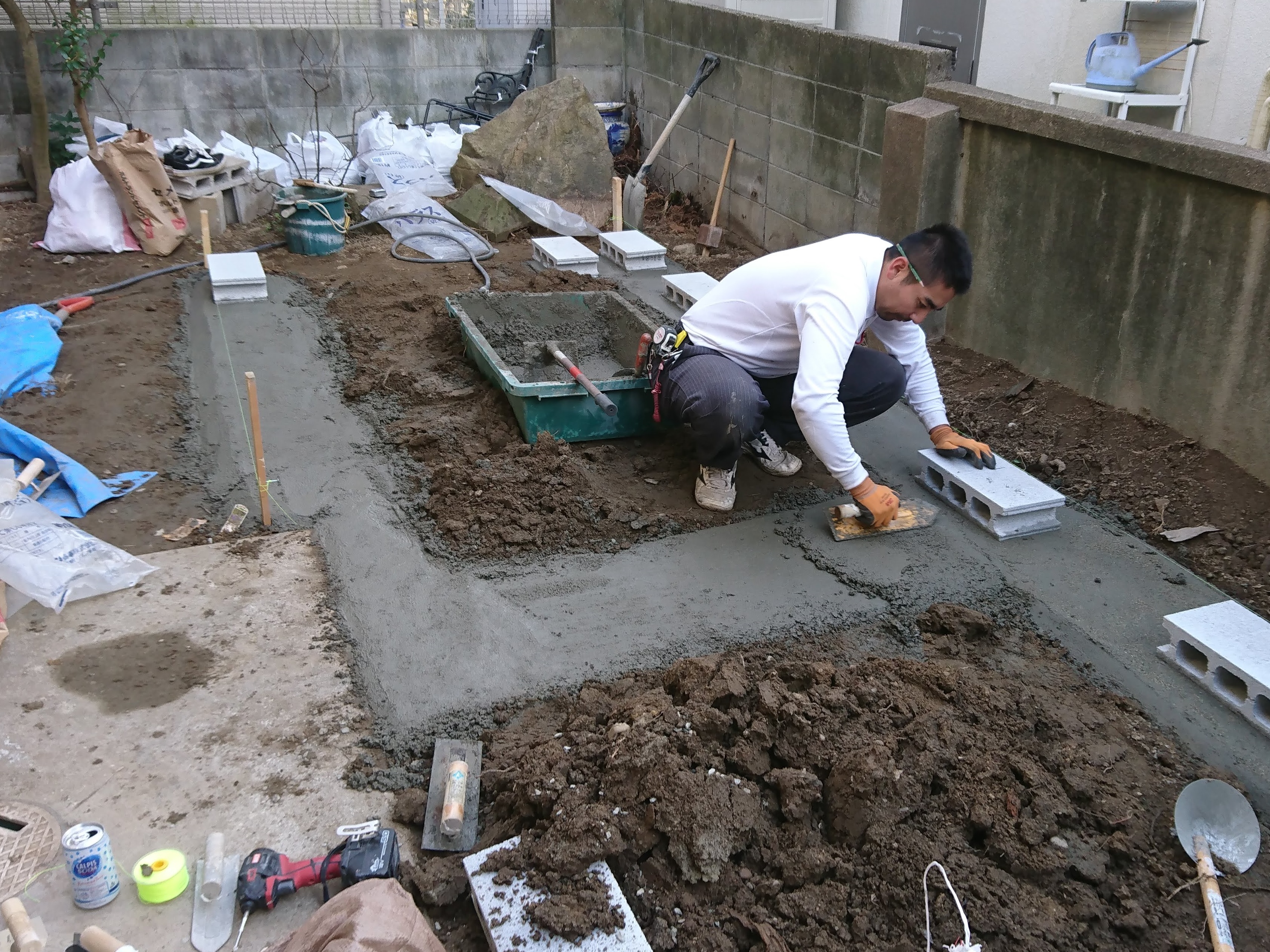 玄関ドアのリフォームはカバー工法なら一日で施工完了です。