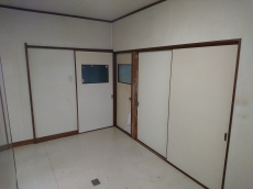 調湿素材のタイル、リクシル エコカラットはデザインも豊富でインテリアとしても楽しめます。