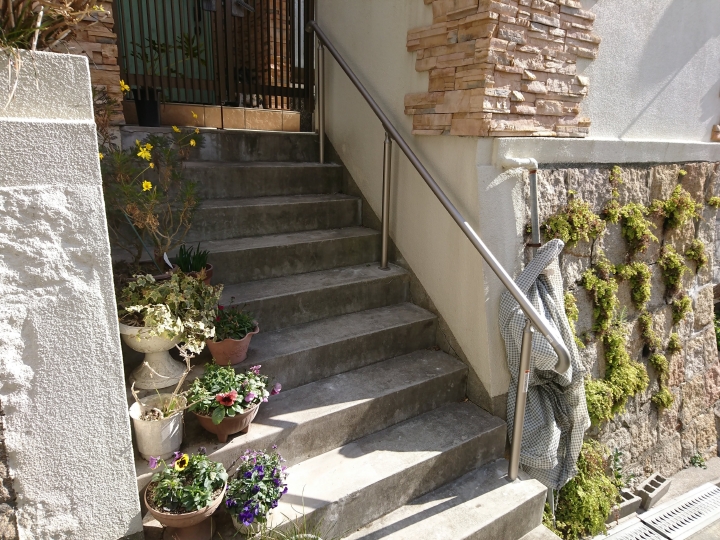 　憧れの白い壁。スイス石灰カルクウォール、天然素材で地球にやさしく、人に優しい。　