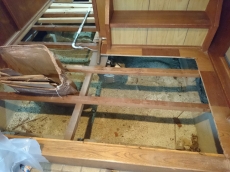 お掃除ラクラク継ぎ目のない便座。 リクシル