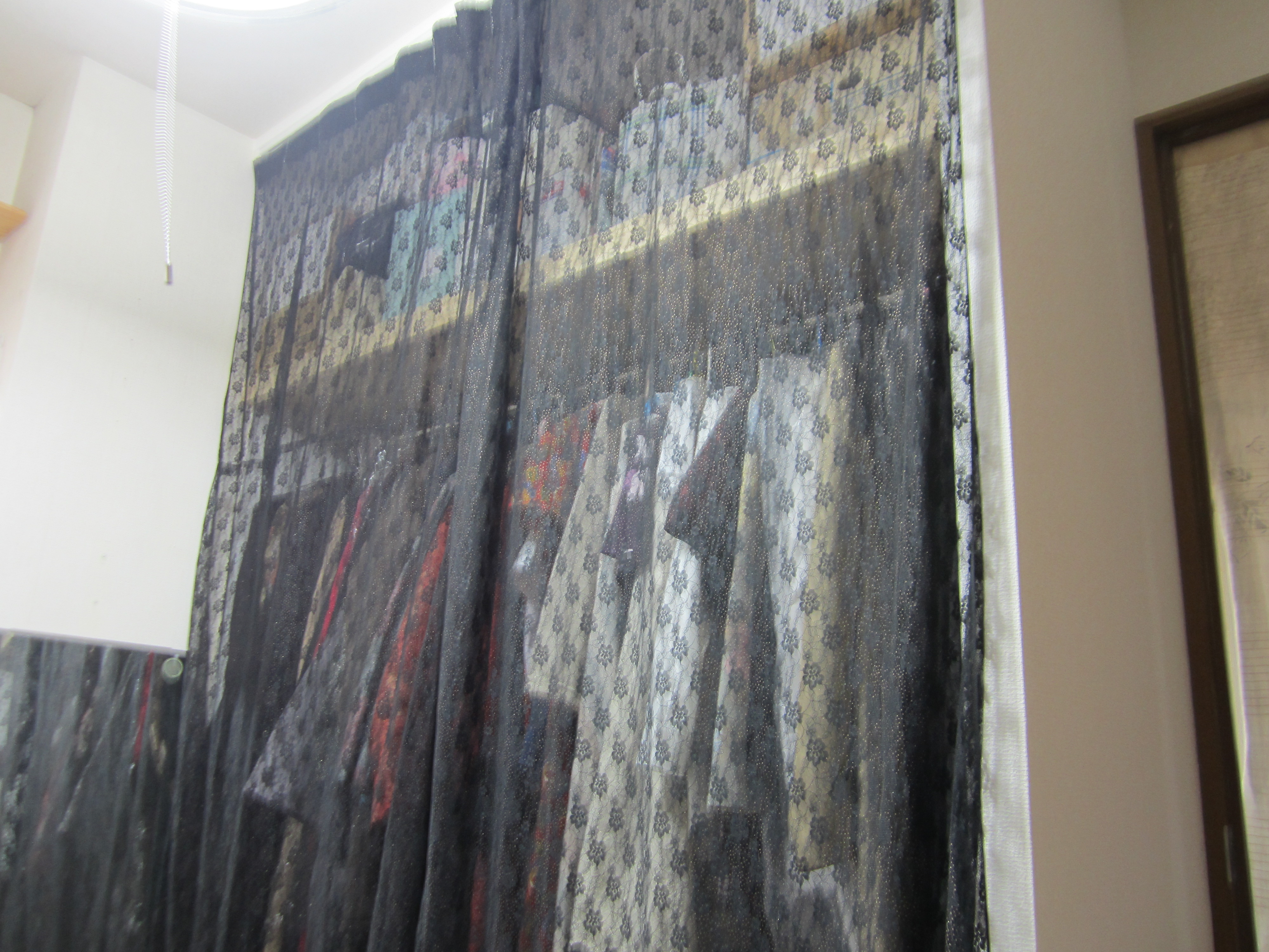 かっこいい壁紙おしゃれな壁紙あります。間接照明で癒しの空間を　小西建築