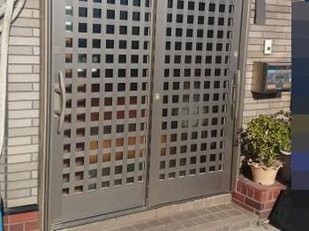 ドアの開け閉めで手が痛いとか思っていることを全部言ってよかったです。もの凄く開け閉めが軽いです。