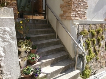 これで安心して上り下りできます。ありがとうございます。