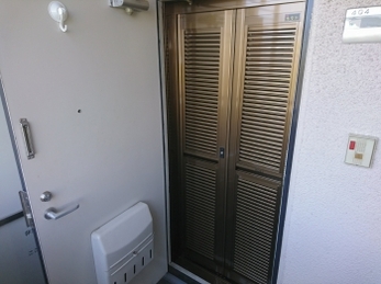 これで玄関を開けて家の中に風を通すことができます。