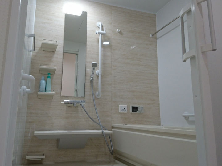 　複合フローリングは傷がつきにくく、お手入れ簡単。機能もいろいろあります。　