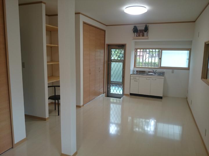 玄関ドアはカバー工法で一日で取り換えることができます。こにしのニコニコリフォーム　　